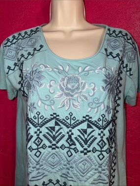 Johnny Was Embroidered light blue boho 100% cotton Tshirt. Sz XS. Luxury.